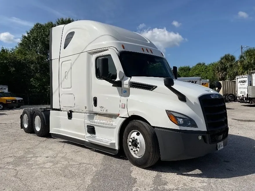 2021 Freightliner Cascadia 126" Sleeper Cab photo 1