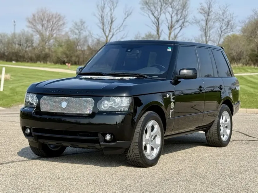 2010 Land Rover Range Rover HSE photo 1