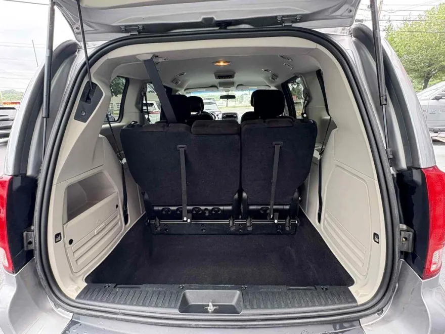 2017 Nissan Armada Platinum photo 1