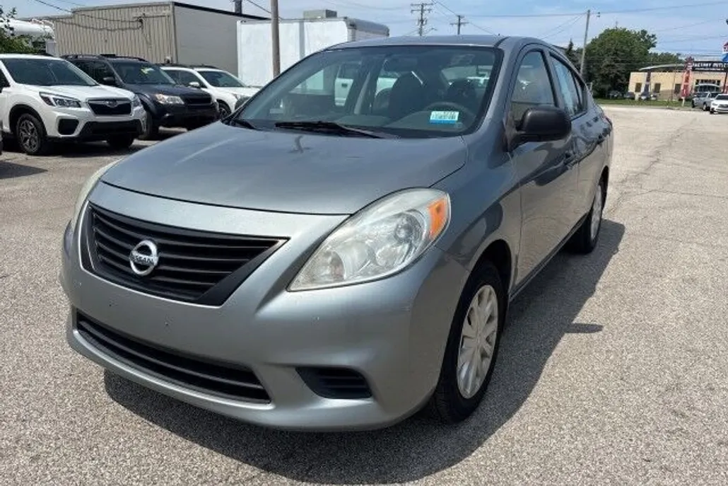 2012 Nissan Versa S photo 1