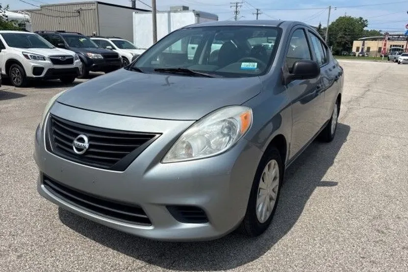 2012 Nissan Versa S photo 1