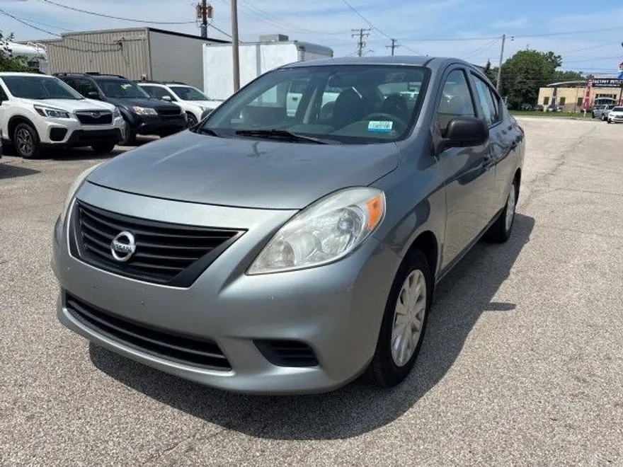 2012 Nissan Versa S photo 1
