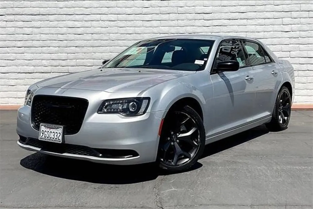 2023 Chrysler 300 Touring photo 1