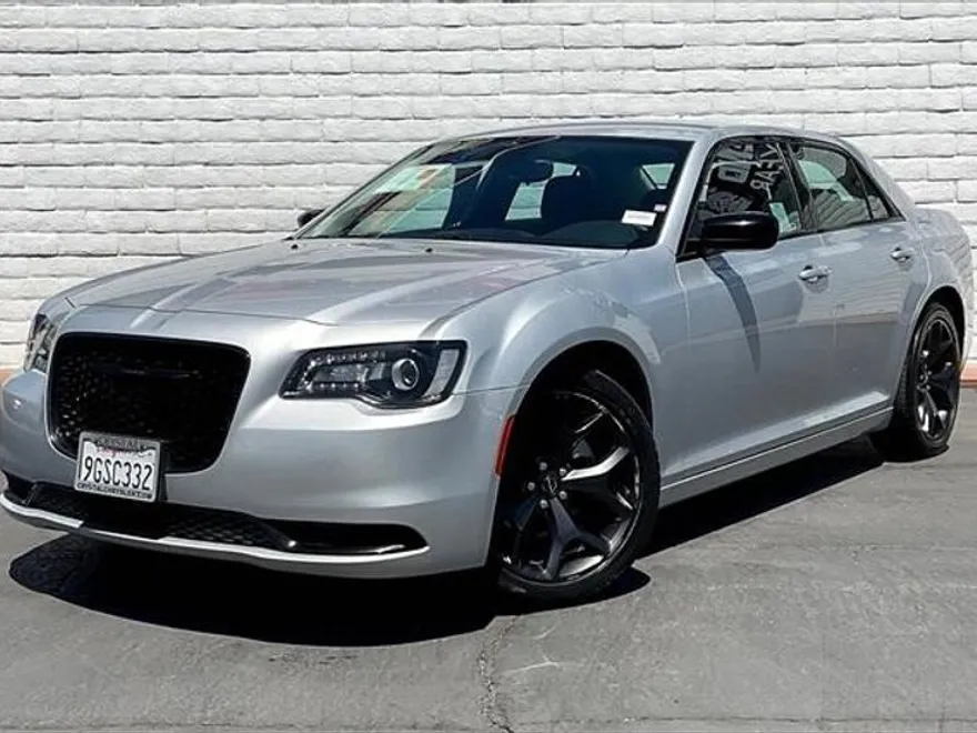 2023 Chrysler 300 Touring photo 1
