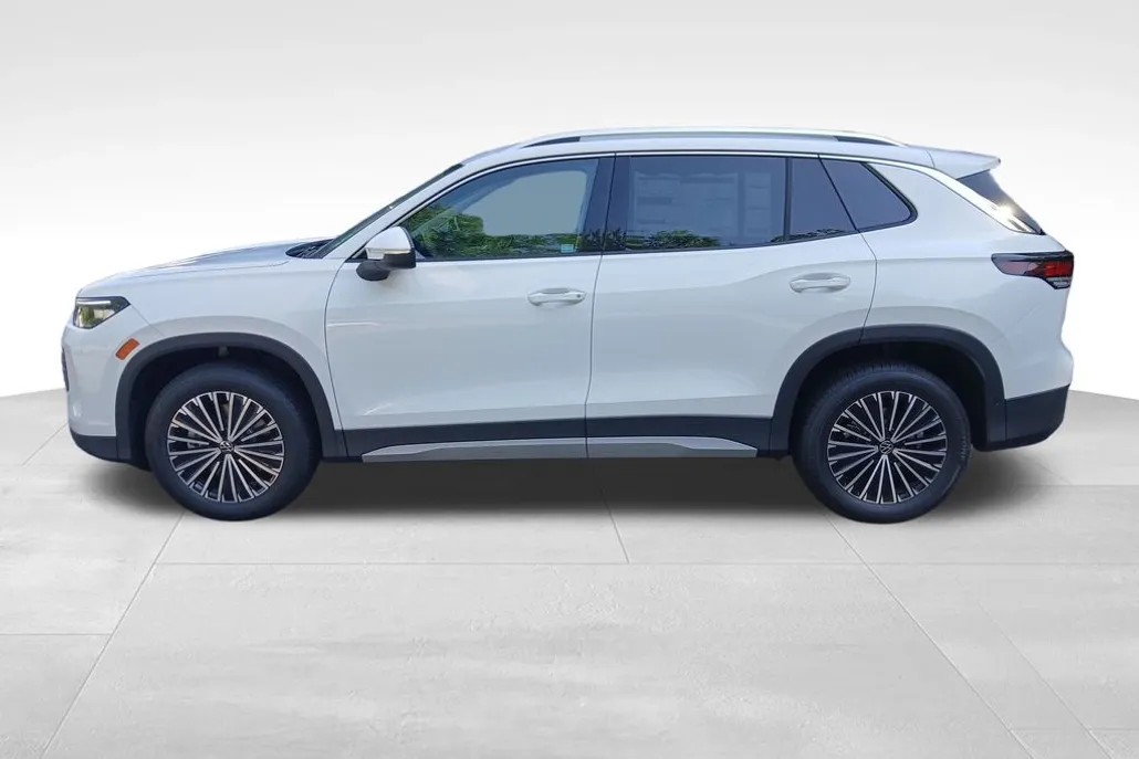 2025 Volkswagen Tiguan S photo 1