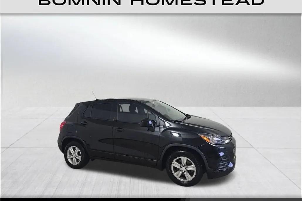 2020 Chevrolet Trax LS photo 1