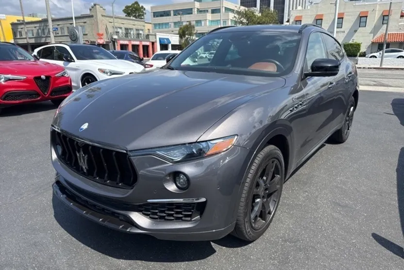 2022 Maserati Levante GT photo 1