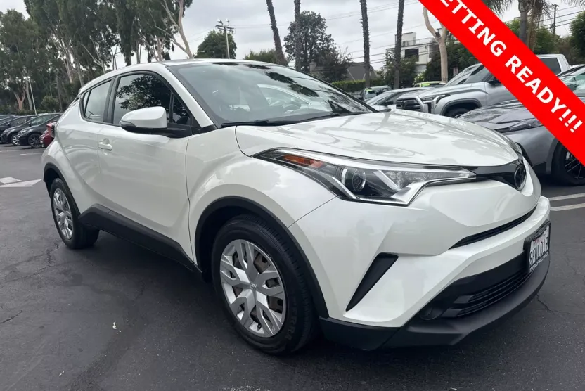 2019 Toyota C-HR XLE Limited photo 1