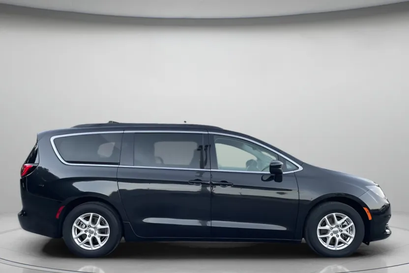 2024 Chrysler Voyager LX photo 1