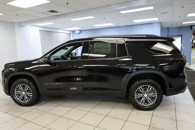 2026 Chevrolet Traverse photo 1