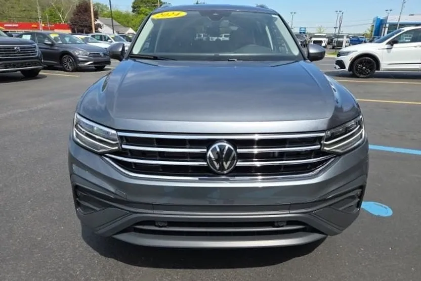 2024 Volkswagen Tiguan SE Wolfsburg Edition photo 1
