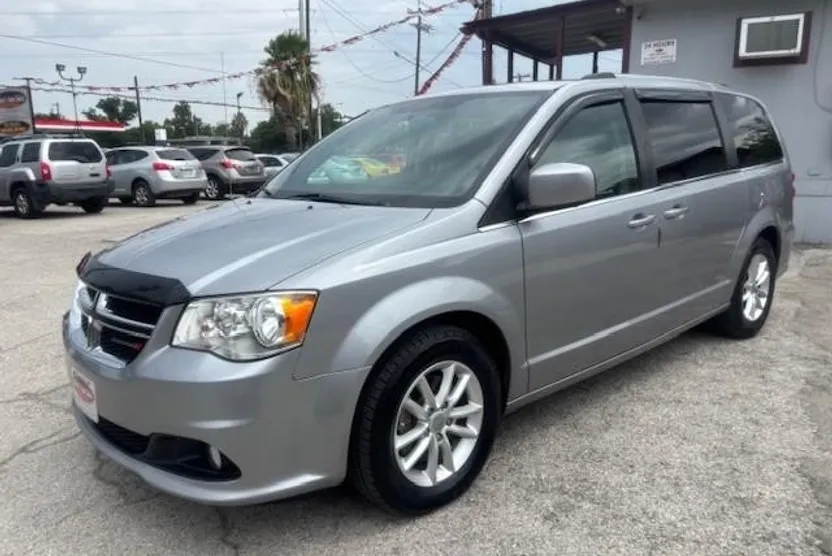 2018 Dodge Grand Caravan SXT photo 1