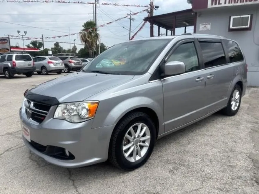 2018 Dodge Grand Caravan SXT photo 1