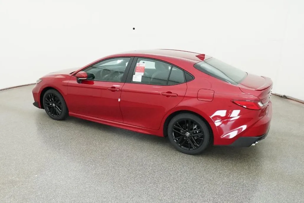 2025 Toyota Camry SE photo 1