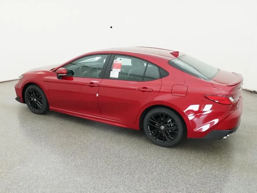 2025 Toyota Camry SE photo 1