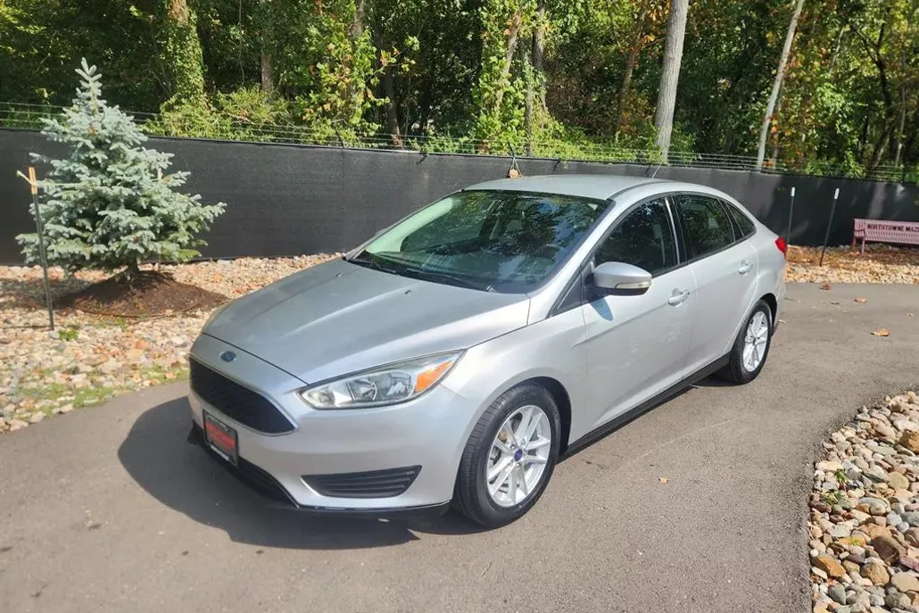 2016 Ford Focus SE photo 1