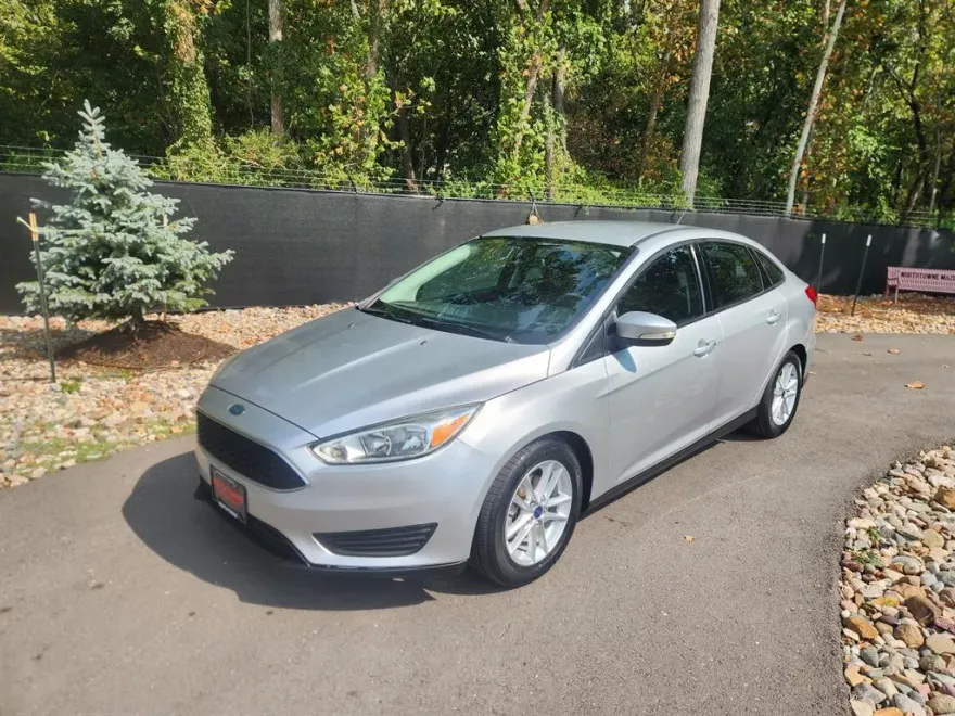 2016 Ford Focus SE photo 1