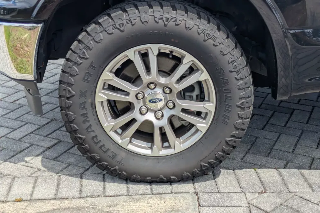 2020 Ford F-150 Lariat photo 1