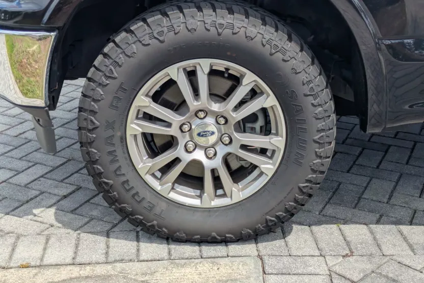 2020 Ford F-150 Lariat photo 1