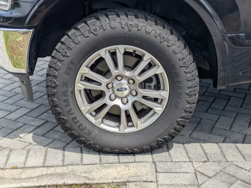 2020 Ford F-150 Lariat photo 1