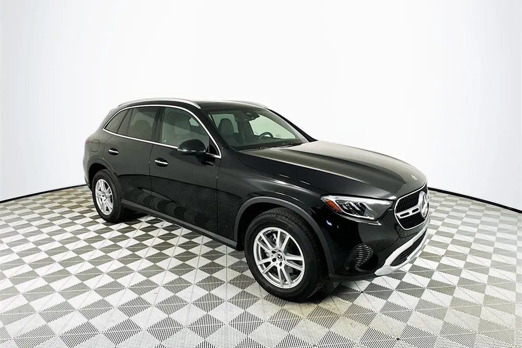2025 Mercedes Benz GLC 300 photo 1