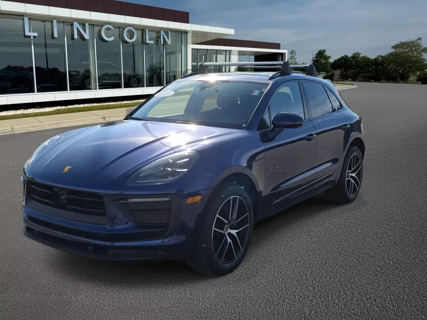 2024 Porsche Macan Base photo 1