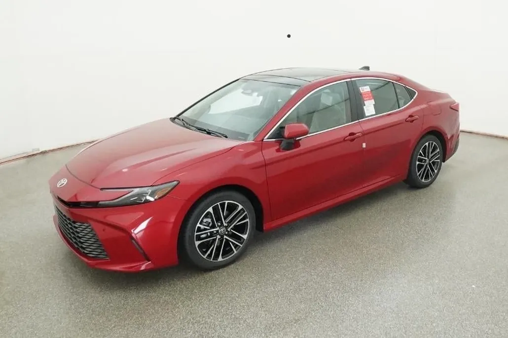 2025 Toyota Camry XLE photo 1