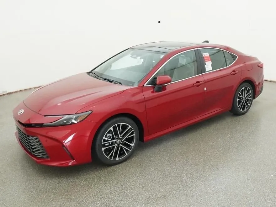 2025 Toyota Camry XLE photo 1