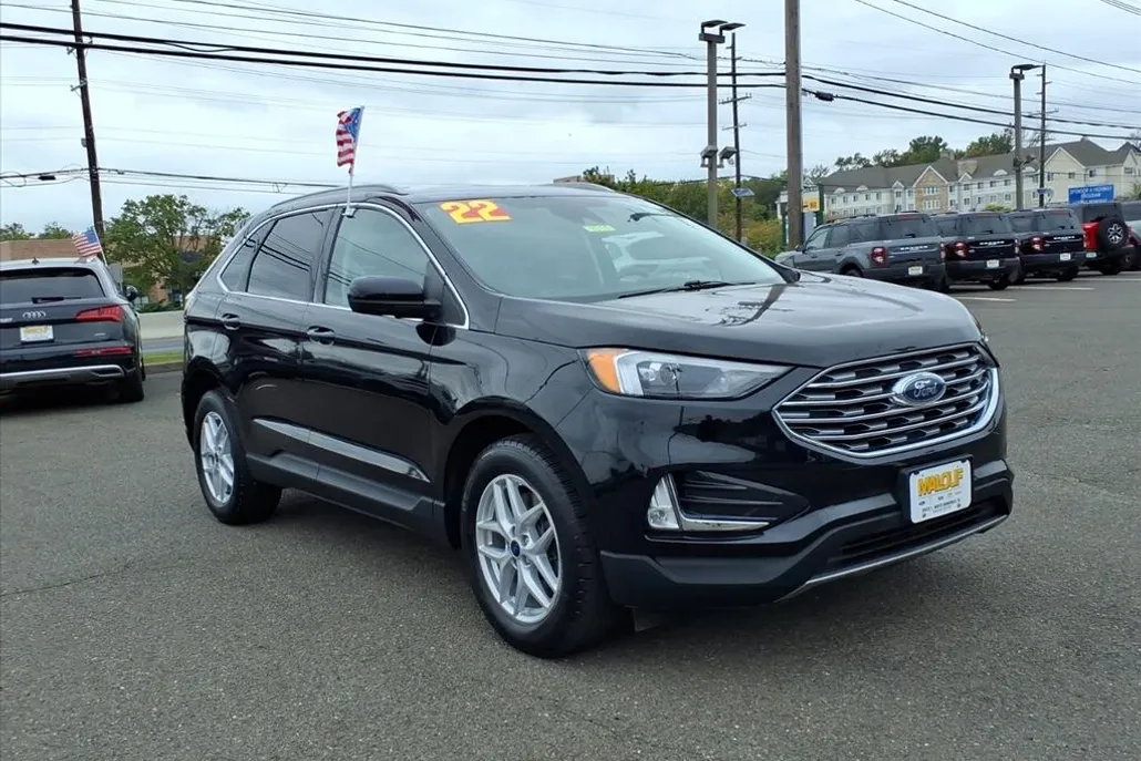 2022 Ford Edge SEL photo 1