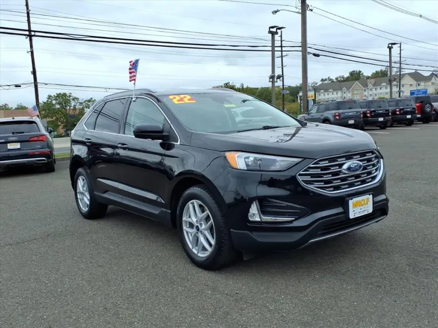 2022 Ford Edge SEL photo 1