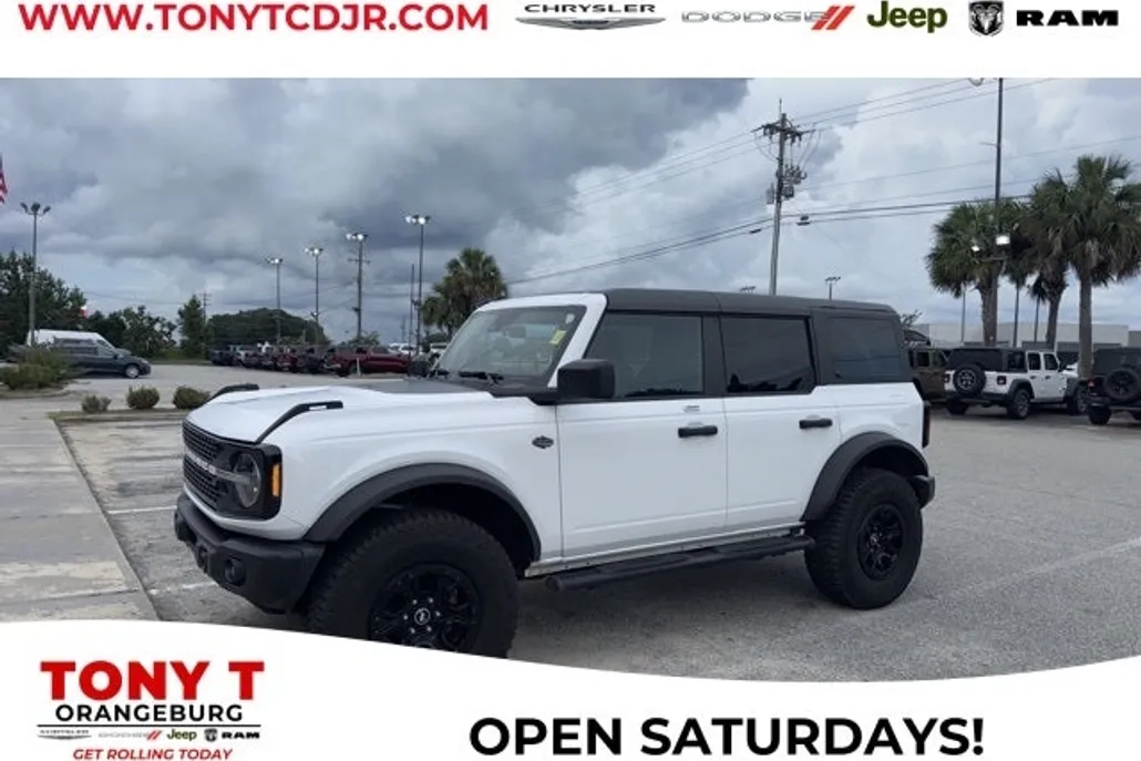 2023 Ford Bronco Base photo 1