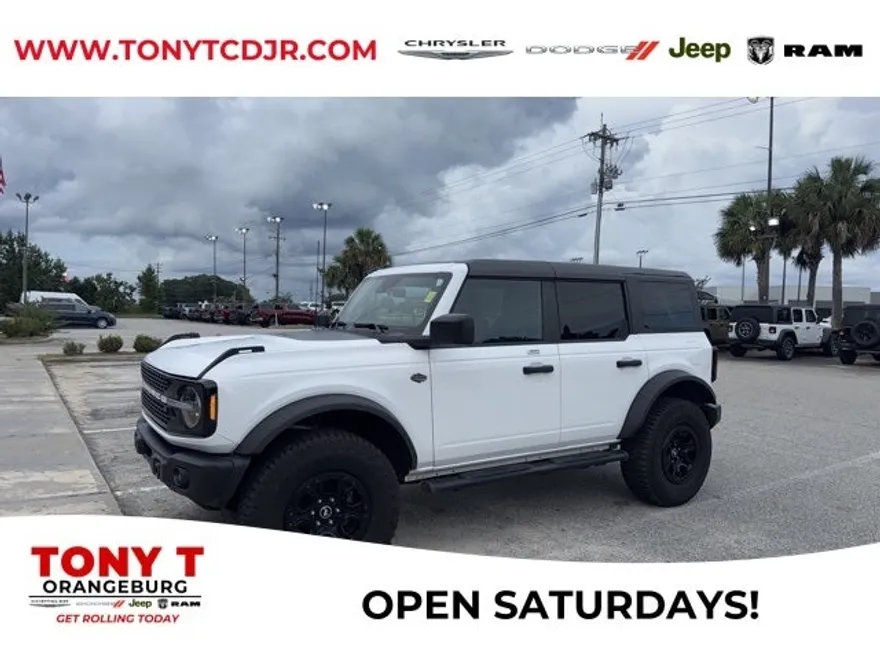 2023 Ford Bronco Base photo 1