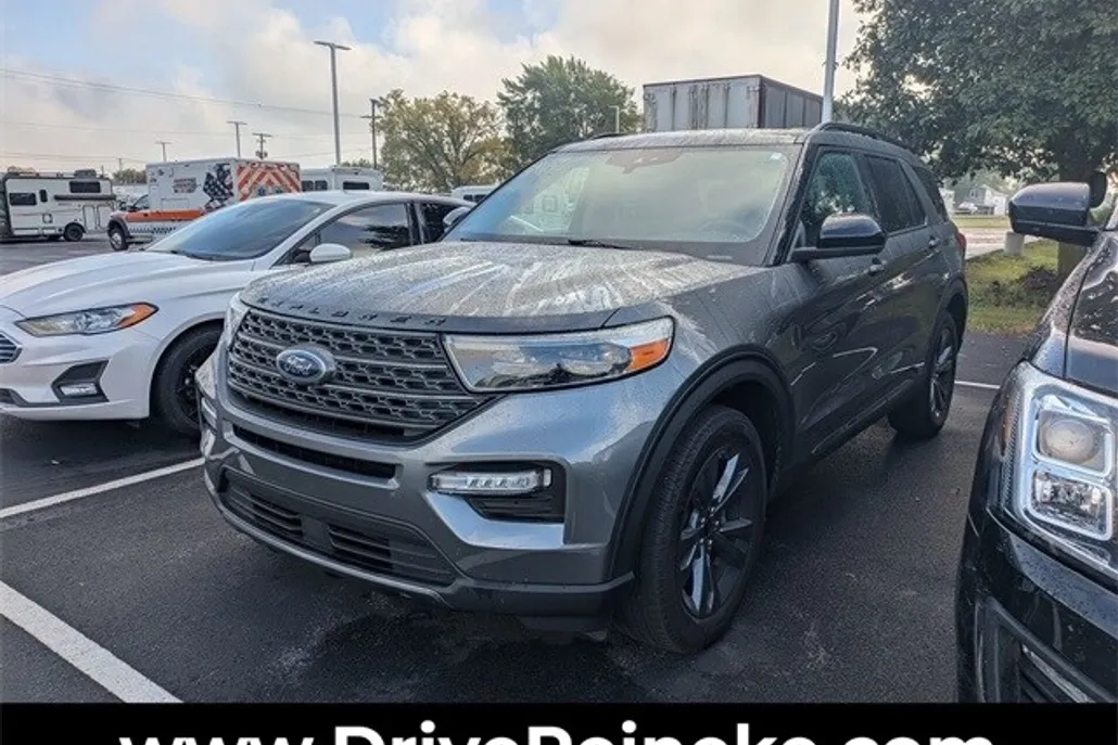 2023 Ford Explorer XLT photo 1