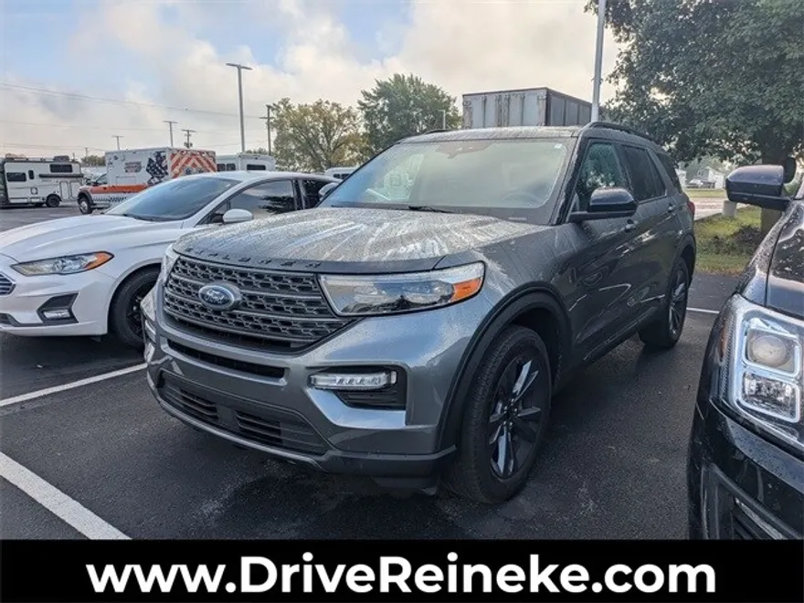 2023 Ford Explorer XLT photo 1