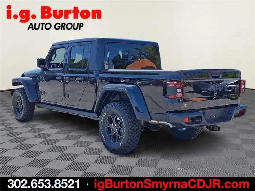2025 Jeep Gladiator Willys photo 3