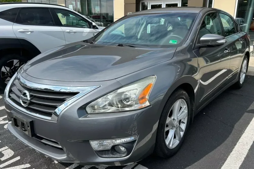 2015 Nissan Altima 2.5 SV photo 1