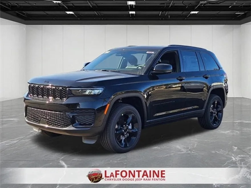 2025 Jeep Grand Cherokee Altitude photo 1