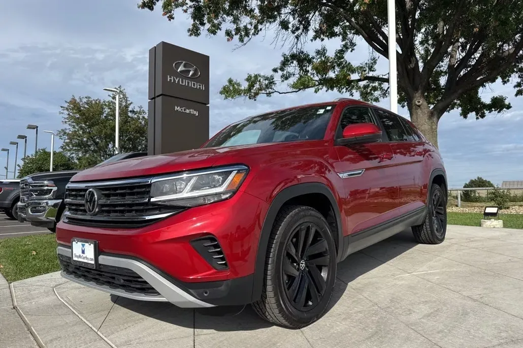 2022 Volkswagen Atlas Cross Sport V6 SE Technology photo 1
