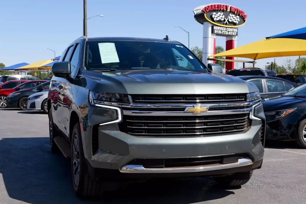 2023 Chevrolet Tahoe LT photo 1