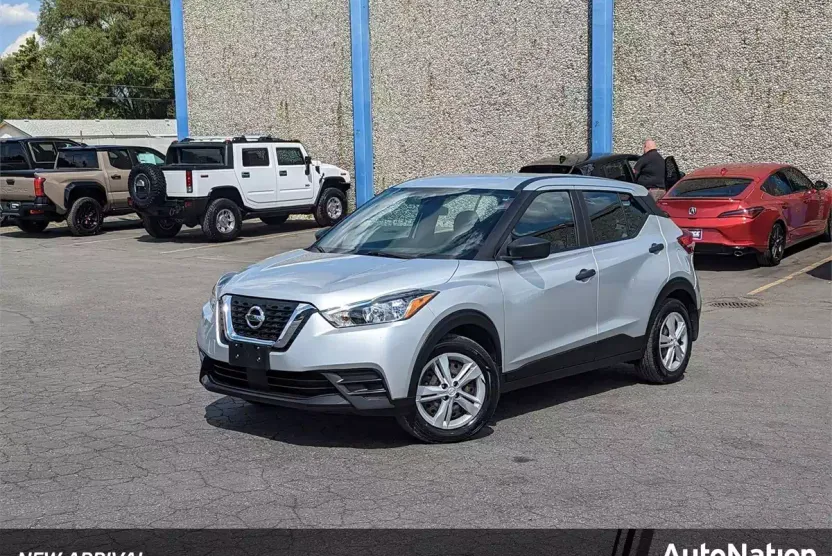 2020 Nissan Kicks S photo 1