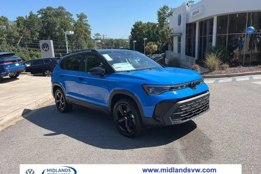2025 Volkswagen Taos SE photo 1