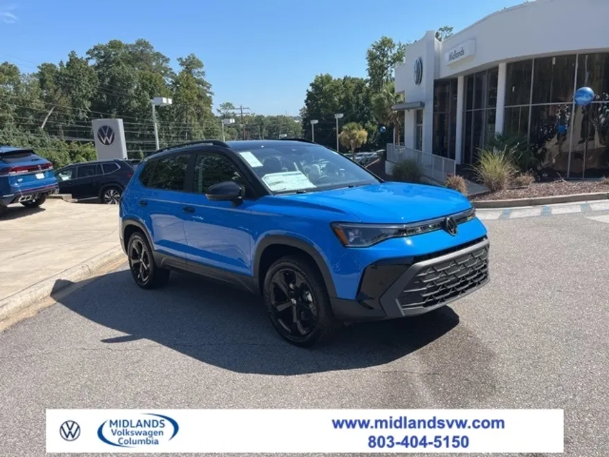 2025 Volkswagen Taos SE photo 1