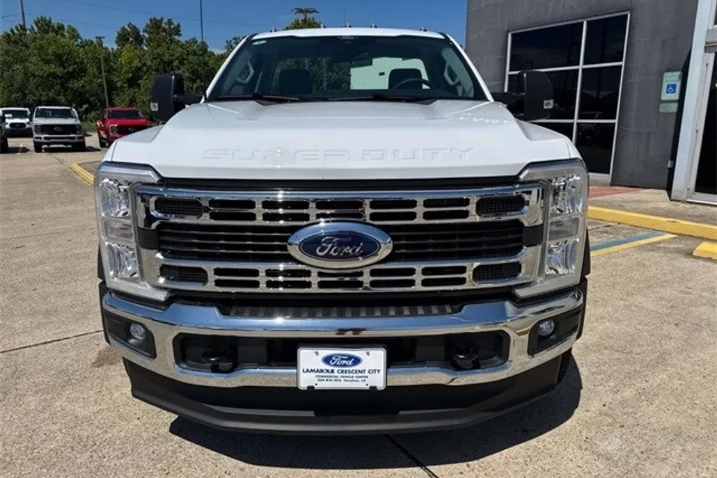 2025 Ford F-550 photo 1