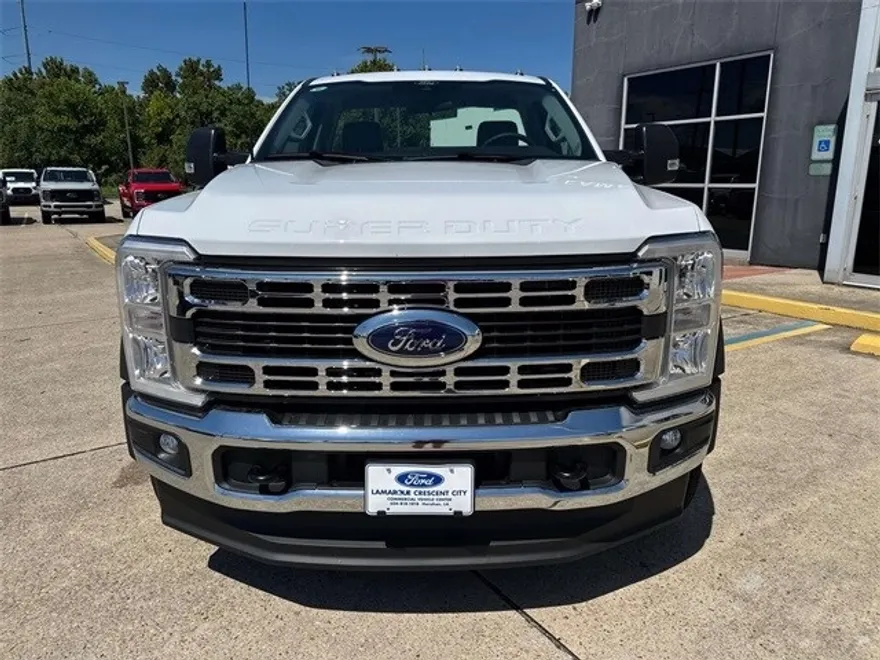 2025 Ford F-550 photo 1