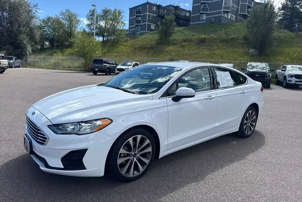 2020 Ford Fusion SE photo 1
