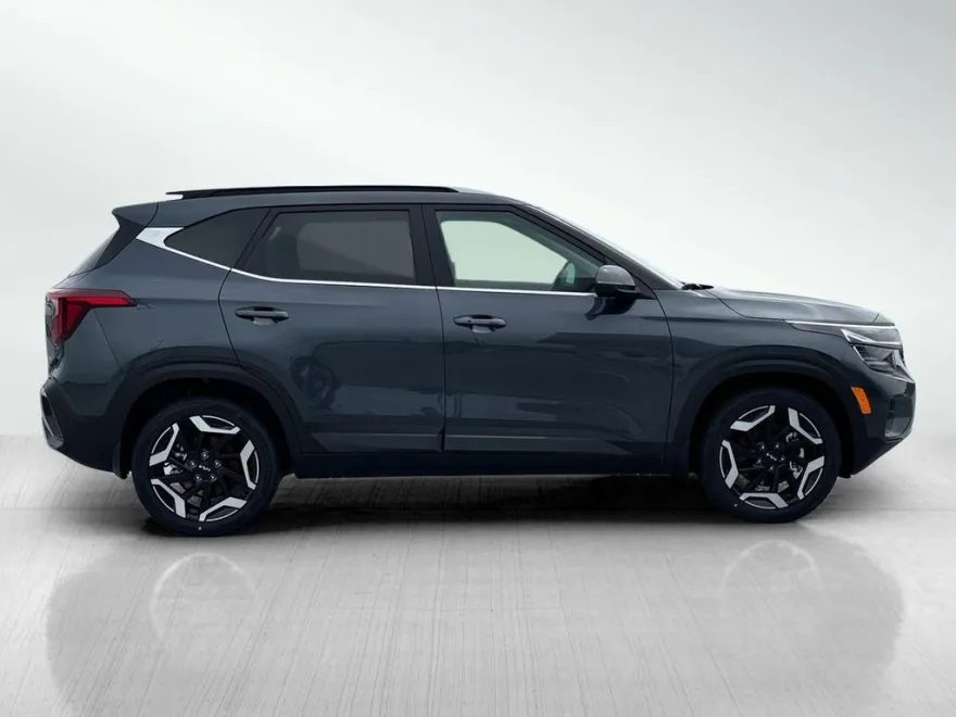 2025 Kia Seltos SX photo 5