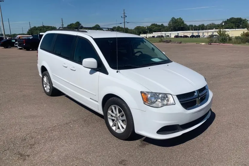 2016 Dodge Grand Caravan SXT photo 1