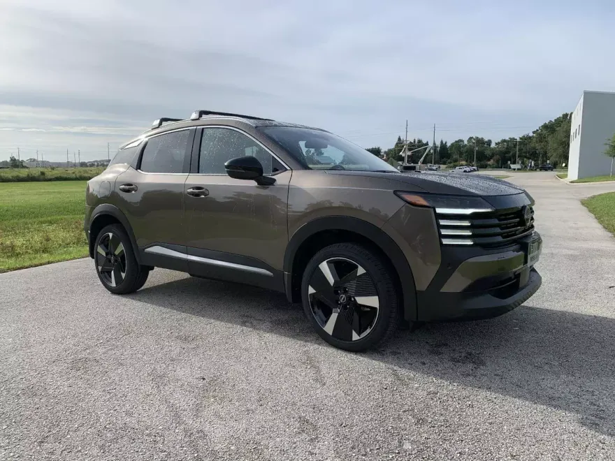 2026 Nissan Kicks SR photo 1