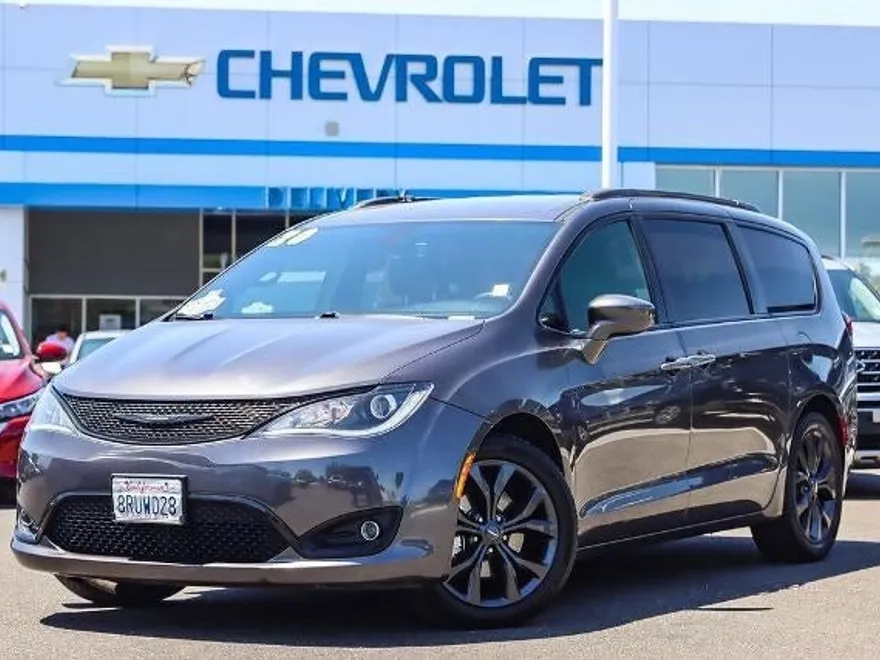 2020 Chrysler Pacifica Touring Plus photo 1