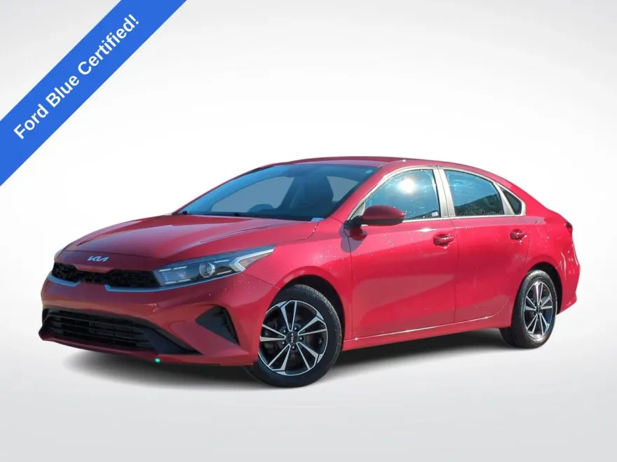 2023 Kia Forte LXS photo 1